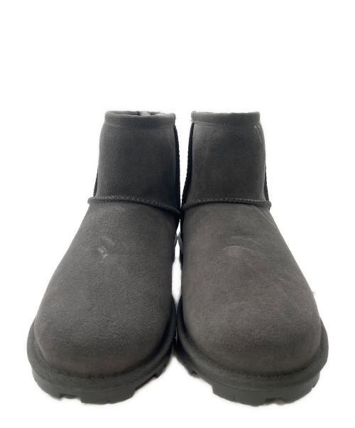 UGG（アグ）UGG (アグ) ESSENTIAL MINI MOUTON BOOTS／エッセンシャルミニ ムートンブーツ グレー サイズ:24cm 未使用品の古着・服飾アイテム