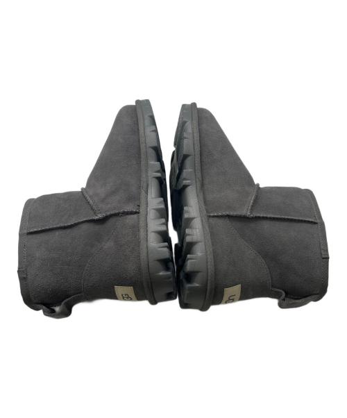 UGG（アグ）UGG (アグ) ESSENTIAL MINI MOUTON BOOTS／エッセンシャルミニ ムートンブーツ グレー サイズ:24cm 未使用品の古着・服飾アイテム
