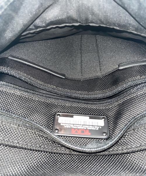 TUMI（トゥミ）TUMI (トゥミ) Alpha Ballistic Travel Small Flap Crossbody／アルファ バリスティック トラベル スモールフラップ クロスボディ ブラックの古着・服飾アイテム