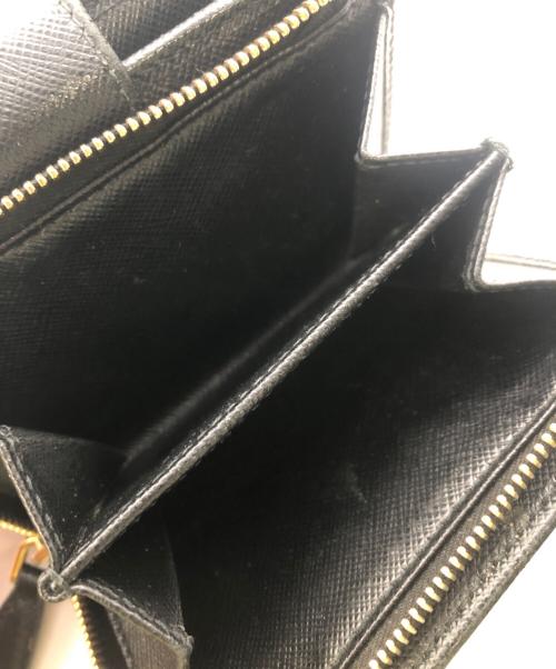 PRADA（プラダ）PRADA (プラダ) サフィアーノレザーコンパクトウォレット／SAFFIANO LEATHER COMPACT WALLET ブラックの古着・服飾アイテム