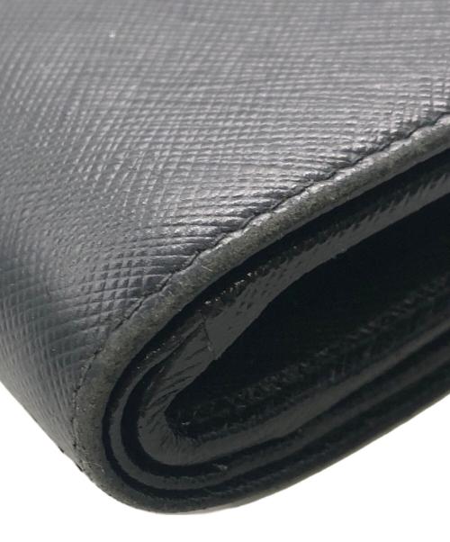 PRADA（プラダ）PRADA (プラダ) サフィアーノレザーコンパクトウォレット／SAFFIANO LEATHER COMPACT WALLET ブラックの古着・服飾アイテム