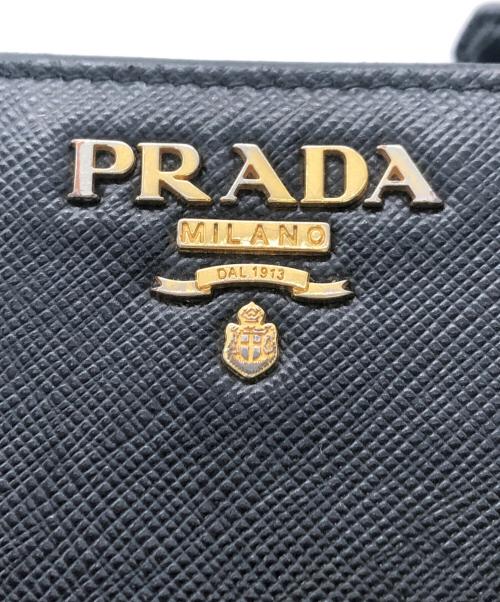 PRADA（プラダ）PRADA (プラダ) サフィアーノレザーコンパクトウォレット／SAFFIANO LEATHER COMPACT WALLET ブラックの古着・服飾アイテム