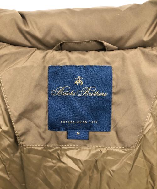 BROOKS BROTHERS（ブルックスブラザーズ）BROOKS BROTHERS (ブルックスブラザーズ) POLYESTER HOODED SHORT PUFFER COAT／ポリエステルフーデッドパファーコート ベージュ サイズ:Mの古着・服飾アイテム