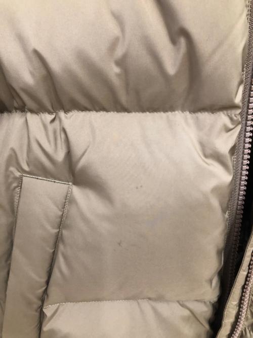 BROOKS BROTHERS（ブルックスブラザーズ）BROOKS BROTHERS (ブルックスブラザーズ) POLYESTER HOODED SHORT PUFFER COAT／ポリエステルフーデッドパファーコート ベージュ サイズ:Mの古着・服飾アイテム