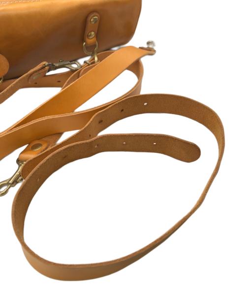 Herz（ヘルツ）Herz (ヘルツ) 棒屋根かぶせバッグ ベージュの古着・服飾アイテム