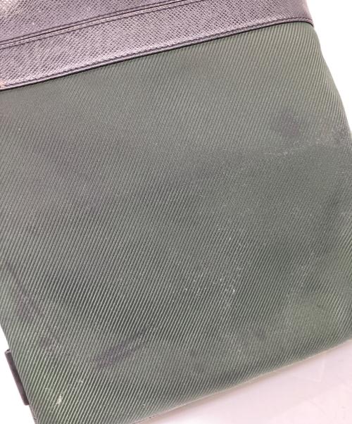 LOUIS VUITTON（ルイ ヴィトン）LOUIS VUITTON (ルイ ヴィトン) タイガ ショルダーバッグ グリーン×ブラックの古着・服飾アイテム