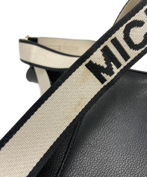 MICHAEL KORS（マイケル・コース）MICHAEL KORS (マイケル・コース) ショルダーバッグ ブラック×ホワイトの古着・服飾アイテム