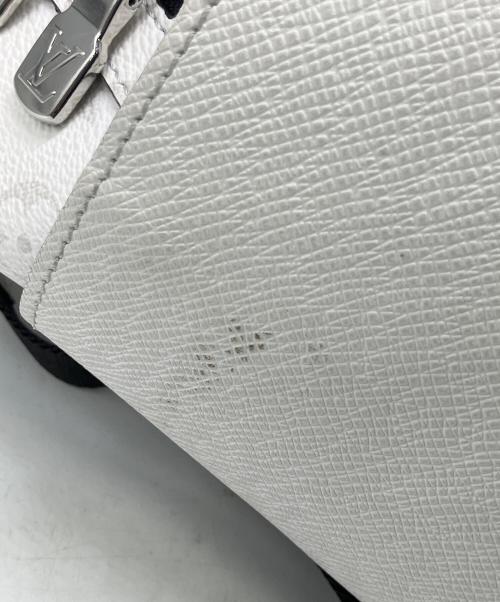 LOUIS VUITTON（ルイ ヴィトン）LOUIS VUITTON (ルイ ヴィトン) リュック タイガラマ ディスカバリーバックパック ホワイトの古着・服飾アイテム