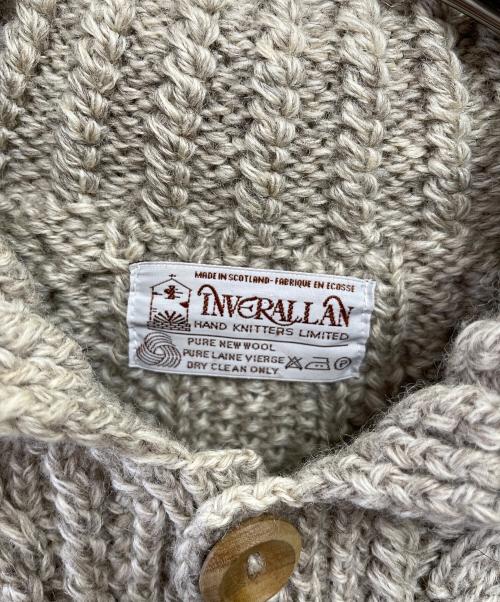 INVERALLAN（インバーアラン）INVERALLAN (インバーアラン) ケーブルニットカーディガン ベージュ サイズ:Freeの古着・服飾アイテム