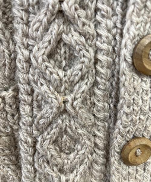 INVERALLAN（インバーアラン）INVERALLAN (インバーアラン) ケーブルニットカーディガン ベージュ サイズ:Freeの古着・服飾アイテム