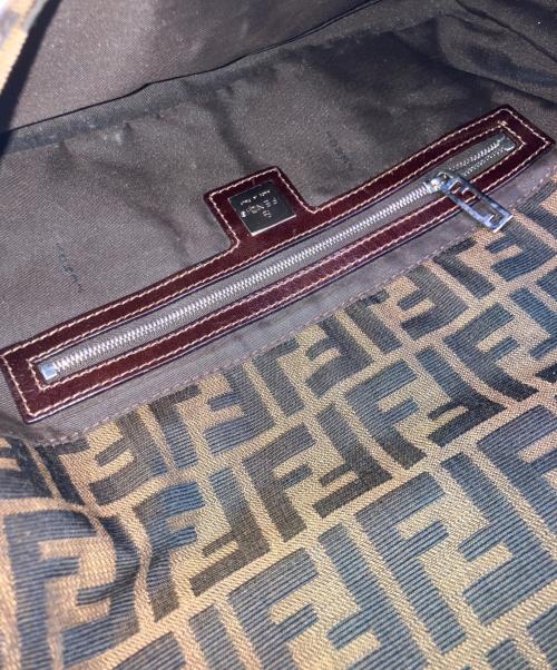 FENDI（フェンディ）FENDI (フェンディ) ズッカ ショルダーバッグ ベージュの古着・服飾アイテム