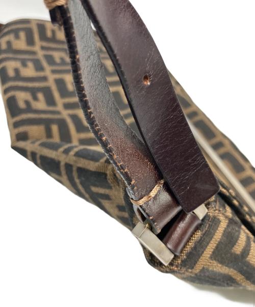 FENDI（フェンディ）FENDI (フェンディ) ズッカ ショルダーバッグ ベージュの古着・服飾アイテム