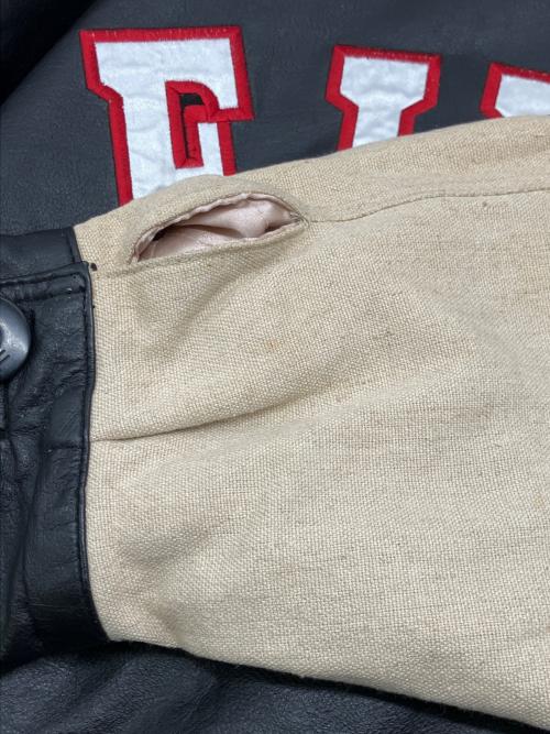 FILA（フィラ）FILA (フィラ) スタジャン ベージュ×ブラック サイズ:Sの古着・服飾アイテム