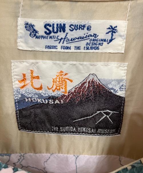 Sun Surf（サンサーフ）Sun Surf (サンサーフ) 葛飾北斎 (カツシカホクサイ) 半袖シャツ ベージュ×ピンク サイズ:L 未使用品の古着・服飾アイテム