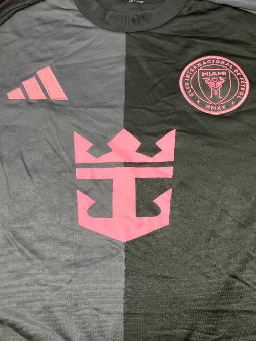 adidas（アディダス）adidas (アディダス) 半袖カットソー ブラック×ピンク サイズ:3XL 未使用品の古着・服飾アイテム