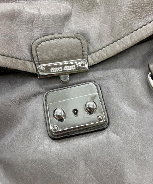 MIU MIU（ミュウミュウ）MIU MIU (ミュウミュウ) ショルダーバッグ グレーの古着・服飾アイテム