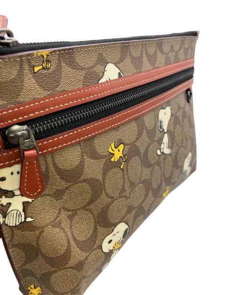 COACH（コーチ）COACH (コーチ) PEANUTS (ピーナッツ) クラッチバッグ ベージュの古着・服飾アイテム