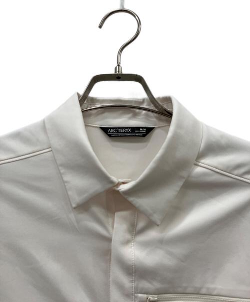 ARC'TERYX（アークテリクス）ARC'TERYX (アークテリクス) 長袖シャツ ホワイト サイズ:Mの古着・服飾アイテム