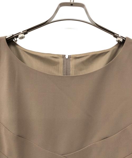 FOXEY NEWYORK（フォクシーニューヨーク）FOXEY NEWYORK (フォクシーニューヨーク) ノースリーブワンピース ブラウン サイズ:40の古着・服飾アイテム