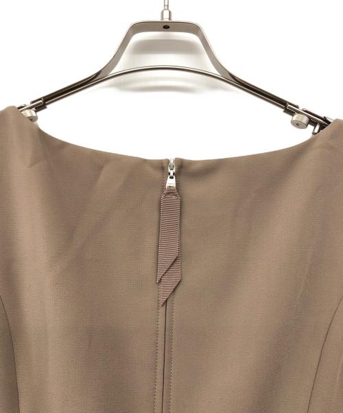 FOXEY NEWYORK（フォクシーニューヨーク）FOXEY NEWYORK (フォクシーニューヨーク) ノースリーブワンピース ブラウン サイズ:40の古着・服飾アイテム