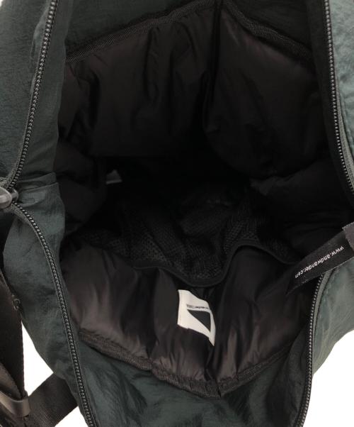 and wander（アンドワンダー）and wander (アンドワンダー) ZARA (ザラ) キルティングバッグ グリーン 未使用品の古着・服飾アイテム