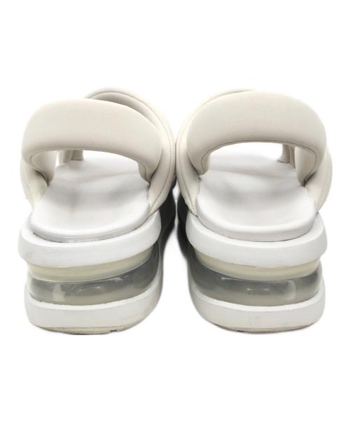 NIKE（ナイキ）NIKE (ナイキ) サンダル ベージュ サイズ:25cmの古着・服飾アイテム