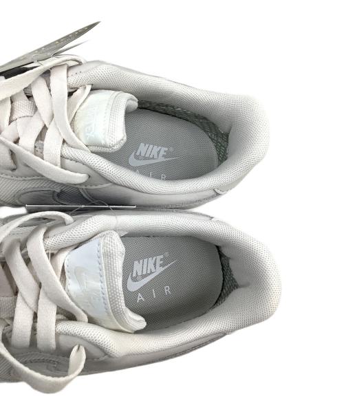 NIKE（ナイキ）NIKE (ナイキ) スニーカー ホワイト サイズ:27 未使用品の古着・服飾アイテム