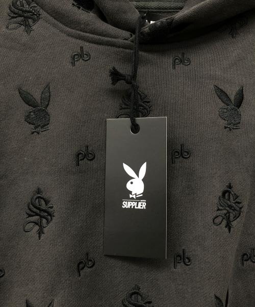 SUPPLIER（サプライヤー）SUPPLIER (サプライヤー) PLAY BOY (プレイボーイ) プルオーバーパーカー グレー サイズ:L 未使用品の古着・服飾アイテム