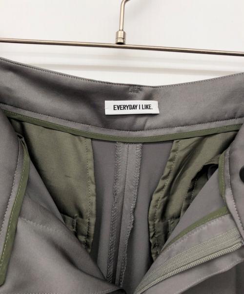 EVERYDAY I LIKE.（エヴリデイ アイ ライク）EVERYDAY I LIKE. (エヴリデイ アイ ライク) サテンカーゴパンツ カーキ サイズ:36の古着・服飾アイテム