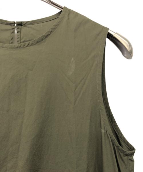 universal tissu（ユニバーサルティシュ）universal tissu (ユニバーサルティシュ) ノースリーブワンピース オリーブ サイズ:不明の古着・服飾アイテム