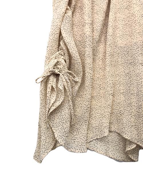 COEL（コエル）COEL (コエル) サイドシャーリングドットワンピース ベージュ サイズ:36の古着・服飾アイテム