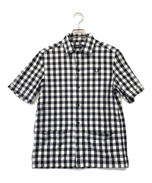 FRED PERRY（フレッドペリー）FRED PERRY (フレッドペリー) 半袖シャツ ブラック×ホワイト サイズ:Sの古着・服飾アイテム