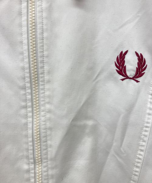 FRED PERRY（フレッドペリー）FRED PERRY (フレッドペリー) フーデッドジャケット ホワイト サイズ:Lの古着・服飾アイテム