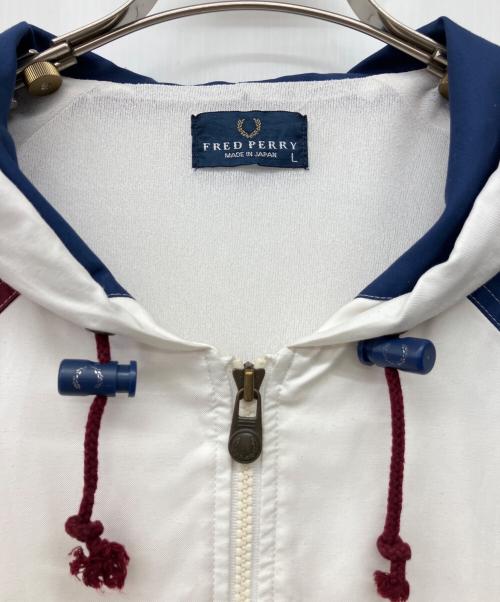 FRED PERRY（フレッドペリー）FRED PERRY (フレッドペリー) フーデッドジャケット ホワイト サイズ:Lの古着・服飾アイテム