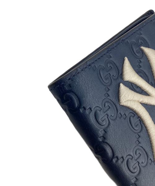 GUCCI（グッチ）GUCCI (グッチ) NEW YORK YANKEES (ニューヨークヤンキース) グッチシマ　2つ折り札入れ ネイビーの古着・服飾アイテム