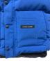 中古・古着 CANADA GOOSE (カナダグース) ダウンジャケット ブルー サイズ:M 未使用品：32000円