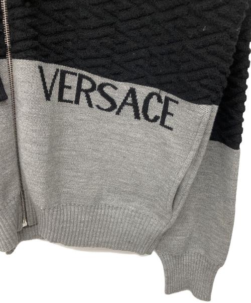 VERSACE（ヴェルサーチェ）VERSACE (ヴェルサーチェ) ジップ付ウールスウェットシャツ グレー×ブラック サイズ:Sの古着・服飾アイテム