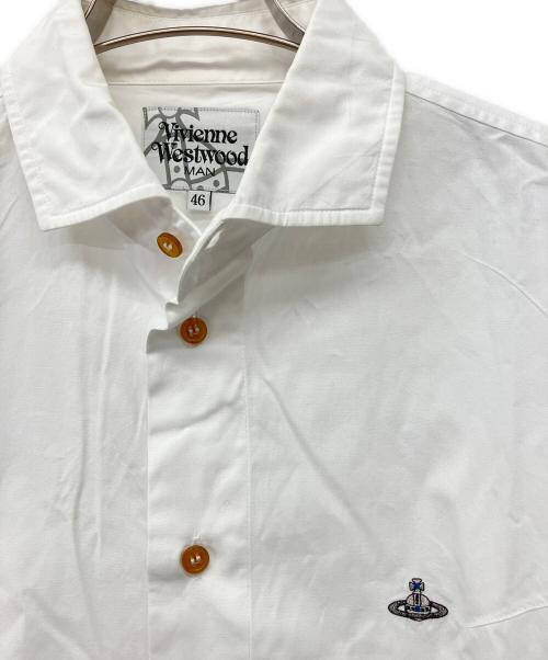 Vivienne Westwood（ヴィヴィアンウエストウッド）Vivienne Westwood (ヴィヴィアンウエストウッド) 00’s オーブ刺繍L/S ライカ社 日本製 ホワイト サイズ:46の古着・服飾アイテム