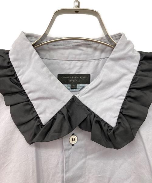 COMME des GARCONS HOMME PLUS（コムデギャルソンオムプリュス）COMME des GARCONS HOMME PLUS (コムデギャルソンオムプリュス) フリルカラー装飾デザインL/S AD2011 デカダンス期 グレー サイズ:Sの古着・服飾アイテム