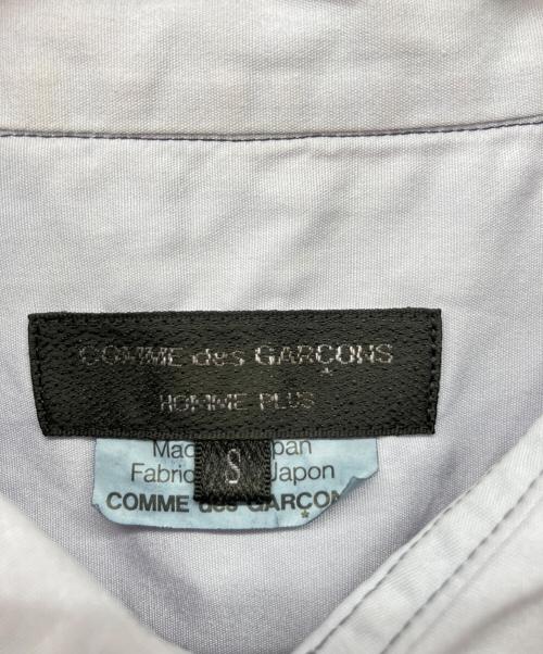 COMME des GARCONS HOMME PLUS（コムデギャルソンオムプリュス）COMME des GARCONS HOMME PLUS (コムデギャルソンオムプリュス) フリルカラー装飾デザインL/S AD2011 デカダンス期 グレー サイズ:Sの古着・服飾アイテム