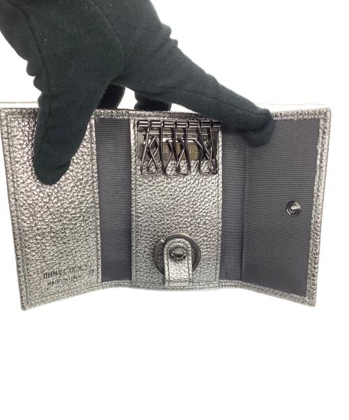 JIMMY CHOO（ジミーチュウ）JIMMY CHOO (ジミーチュウ) NEPTUNE UUR　キーケース シルバーの古着・服飾アイテム