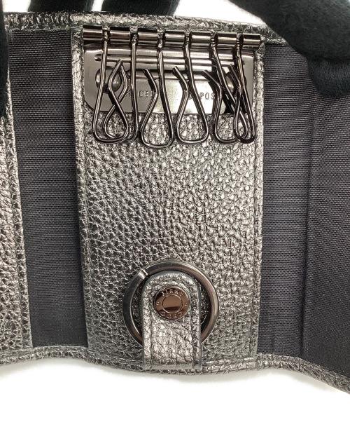 JIMMY CHOO（ジミーチュウ）JIMMY CHOO (ジミーチュウ) NEPTUNE UUR　キーケース シルバーの古着・服飾アイテム