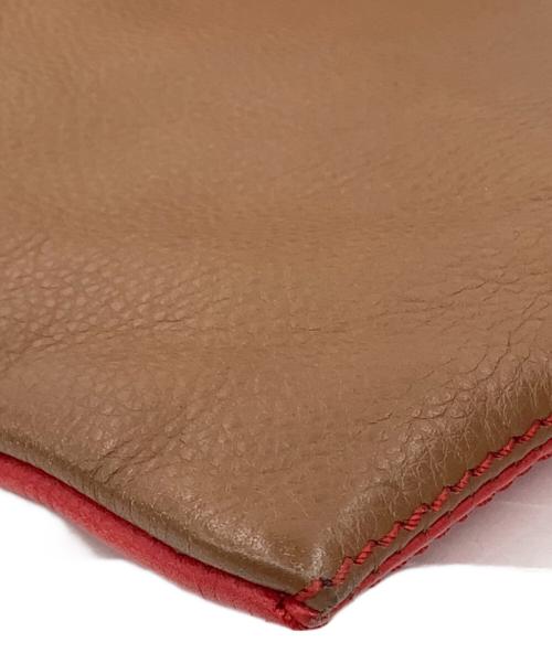 FENDI（フェンディ）FENDI (フェンディ) Leather Foldover Clutch Bag レッド×ブラウンの古着・服飾アイテム