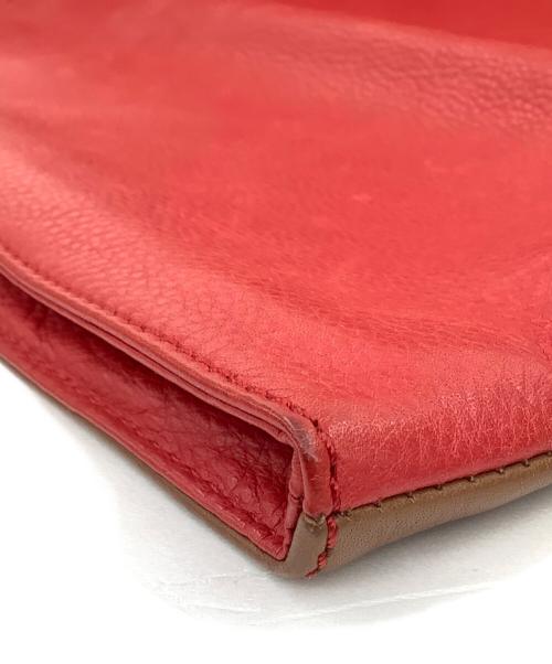 FENDI（フェンディ）FENDI (フェンディ) Leather Foldover Clutch Bag レッド×ブラウンの古着・服飾アイテム