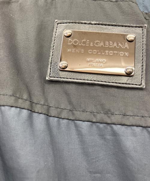 DOLCE & GABBANA（ドルチェ＆ガッバーナ）DOLCE & GABBANA (ドルチェ＆ガッバーナ) メタルプレートナイロンジャケット ネイビー サイズ:58の古着・服飾アイテム