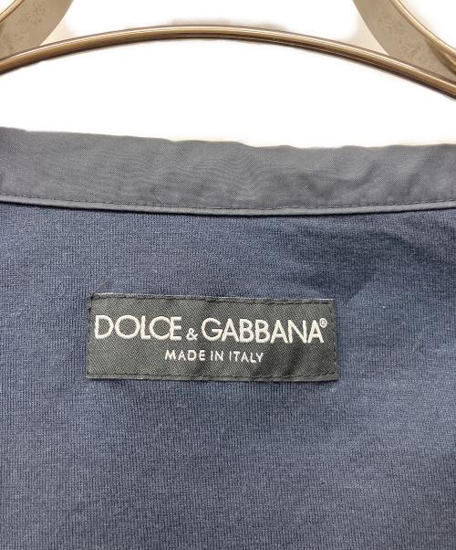 DOLCE & GABBANA（ドルチェ＆ガッバーナ）DOLCE & GABBANA (ドルチェ＆ガッバーナ) メタルプレートナイロンジャケット ネイビー サイズ:58の古着・服飾アイテム