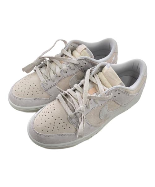 NIKE（ナイキ）NIKE (ナイキ) スニーカー ベージュ×ホワイト サイズ:25.5㎝ 未使用品の古着・服飾アイテム