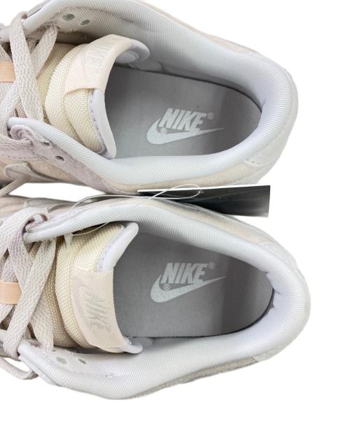NIKE（ナイキ）NIKE (ナイキ) スニーカー ベージュ×ホワイト サイズ:25.5㎝ 未使用品の古着・服飾アイテム