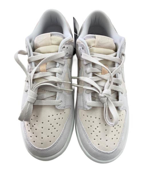 NIKE（ナイキ）NIKE (ナイキ) スニーカー ベージュ×ホワイト サイズ:25.5㎝ 未使用品の古着・服飾アイテム