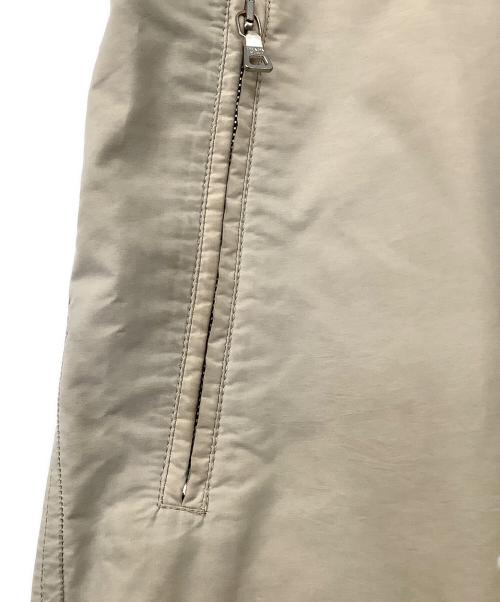 PRADA（プラダ）PRADA (プラダ) 2WAYポケット＆ポーチ脱着カーゴショーツ ベージュ サイズ:46（ML)の古着・服飾アイテム